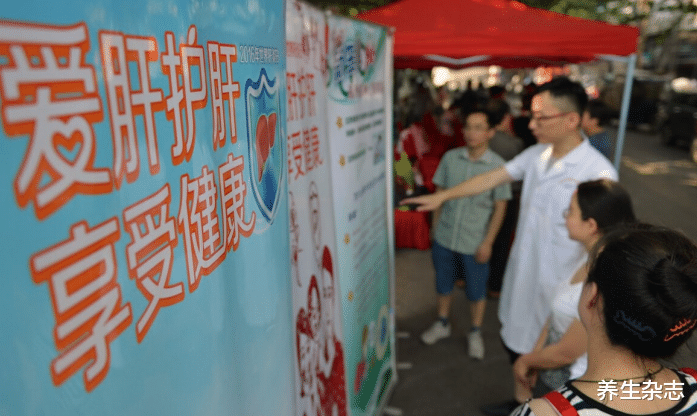 |肝脏变硬,如厕先知?医生坦言:上厕所有4种异常,或是肝病到访