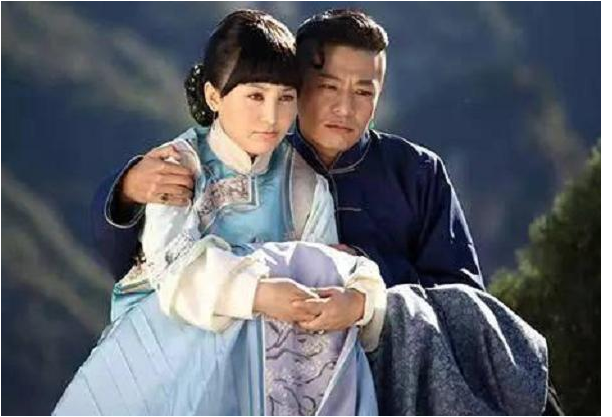 郭靖宇|19岁与导演私奔，在6平米的地下室生下3胎，丈夫用7部剧把她捧红