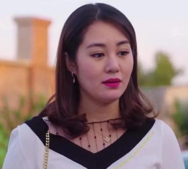 张亮|15岁被赵本山看中，爆红后嫁富豪，老公被判14年，毕畅还好吗？