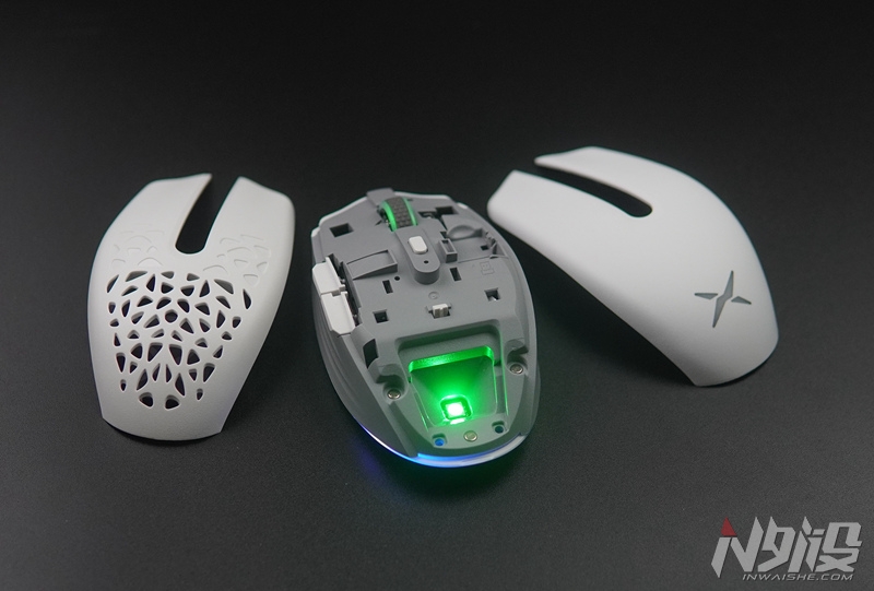 芯片|可换上盖设计 多彩M820猎境者三模无线游戏鼠标体验