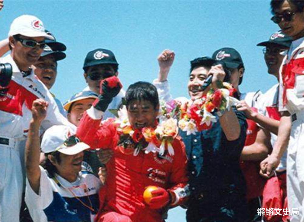 柯受良|2003年亚洲飞人柯受良去世，数百明星参加葬礼，刘德华为其女送嫁