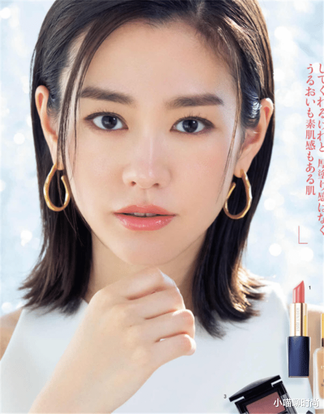 短发|50岁女人，尽量别留长发、烫卷发！今年流行这3款短发，洋气减龄