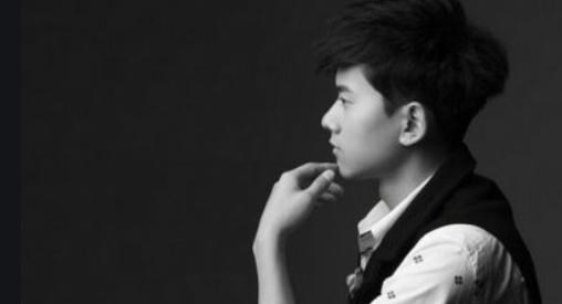 张杰|同样是参加开学典礼，张杰和胡歌却收到“两极化”评价，为何如此