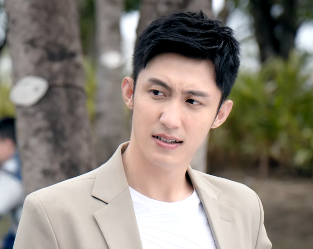 黄景瑜|播2集，艳压王一博新剧拿飙升榜第一，黄景瑜一出手就是“王炸”