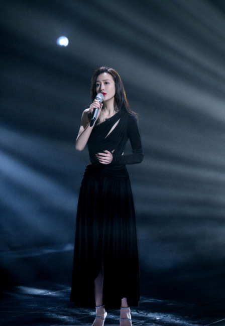 王鸥|张柏芝遭吐槽双标!广西人王鸥唱粤语歌被嫌弃,前者普通话反被嘲