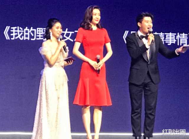 熊黛林|41岁熊黛林现身高端晚宴，腰臀比例突出引围观，由俩助理搀扶离场