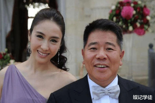 黎姿豪宅内景再曝光,浴室装修豪华,连简单的洗脸盆都满是高级感