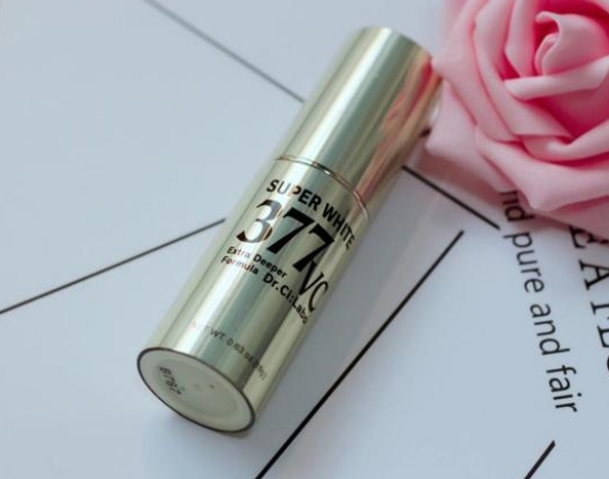 穿衣搭配 女人过了40岁，护肤品别总选小棕瓶，这几款才是公认的抗衰老