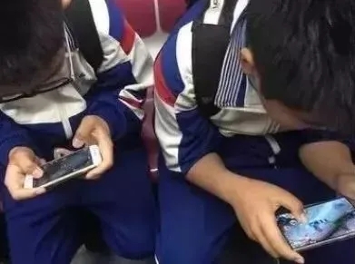 中小学|疫情再次来袭，中小学或将启动线上教学，不少家长直呼“太难了”