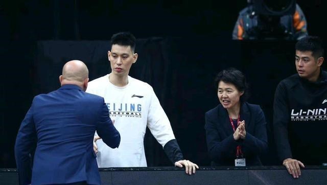 嘟小薯 单节30分8板！上海三叉戟全面发威 王骁辉神勇不再 林书豪现场观战