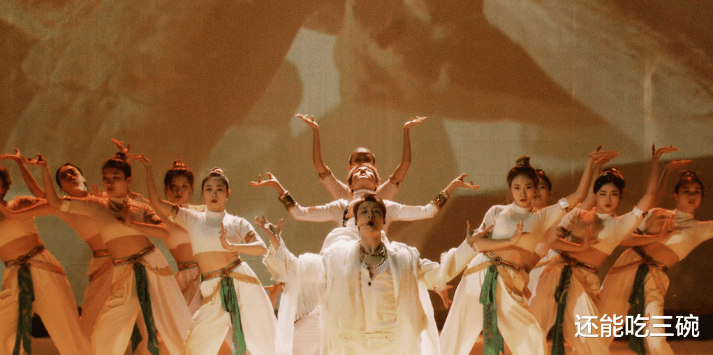 冯提莫|B站跨年晚会好评如潮,冯提莫全新演绎小红花,暖心演唱受称赞