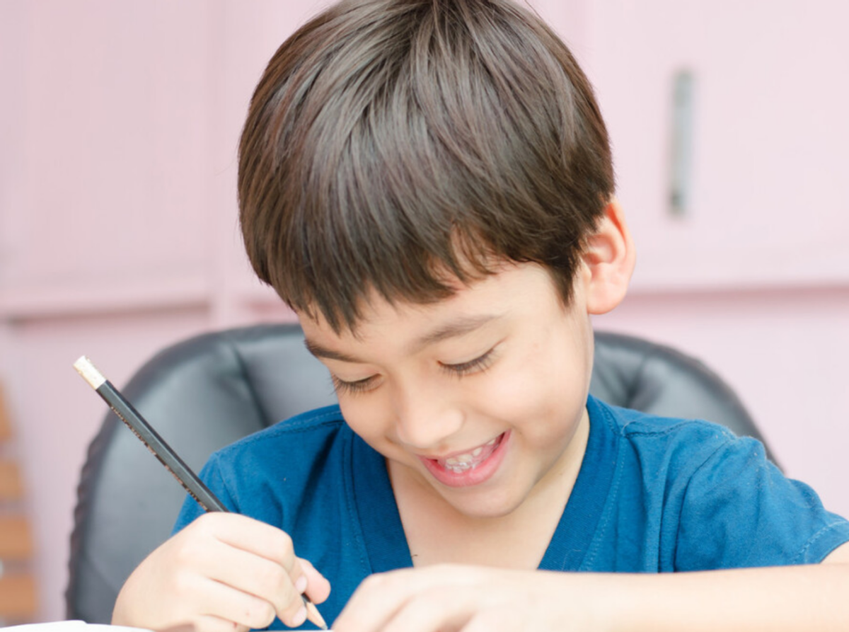 蔷薇妈妈育儿记|爱孩子就请不要控制他，家长努力做到以下2点，孩子会越变越好