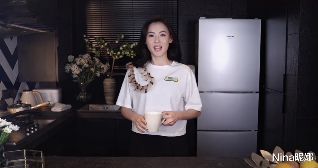 张柏芝|41岁张柏芝真是贵族，穿T恤扎马尾肉眼看不见皱纹好温柔，独自生活很惬意