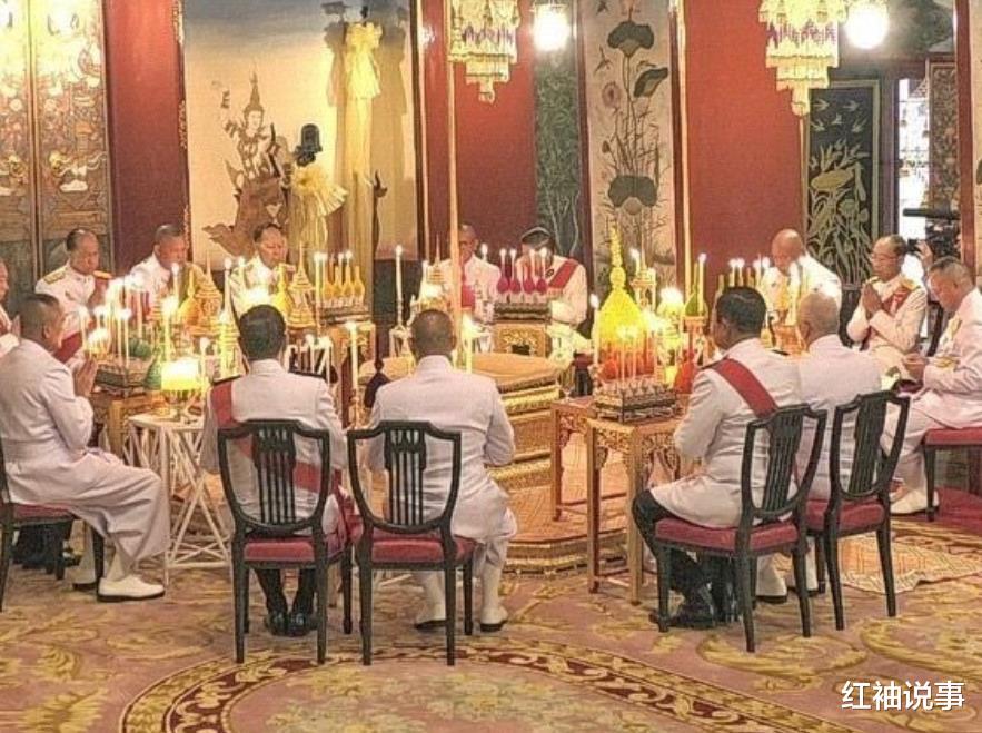 苏提达|提拉蓬高调分享美照，跟69岁泰王甜蜜度假，隔空给苏提达施压