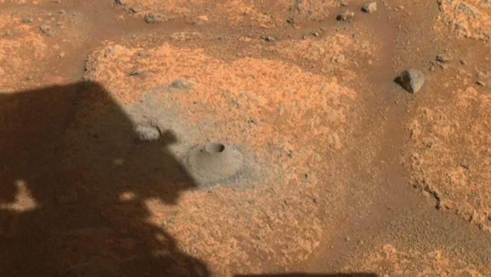 NASA 尴尬了，NASA的“毅力号”在火星上钻了一个洞，结果白忙活了一场