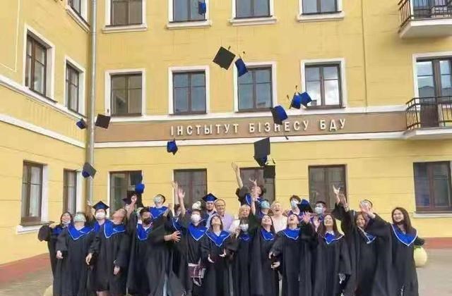 眉山|洋学历就业被打击，上海某区公务员不再招录一年制留学硕士