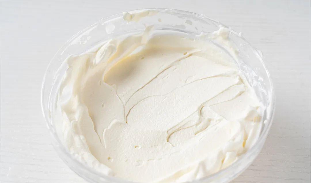 茶苏苏烘焙日记|一口气测评10款淡奶油!抹面、做馅该用啥,看完这篇全知道!