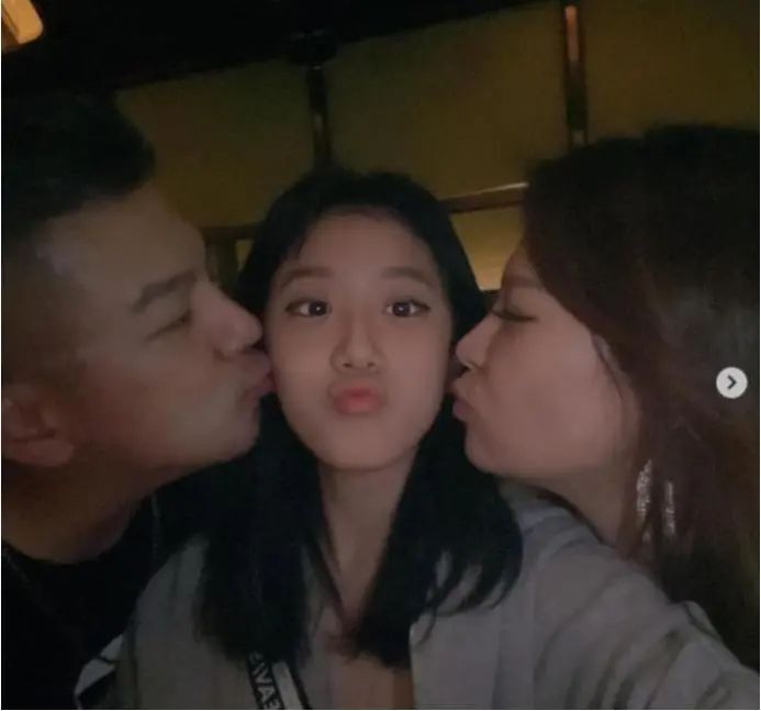 贾静雯|梧桐妹16岁了，与继母同框庆生，亲妈贾静雯隔空送祝福