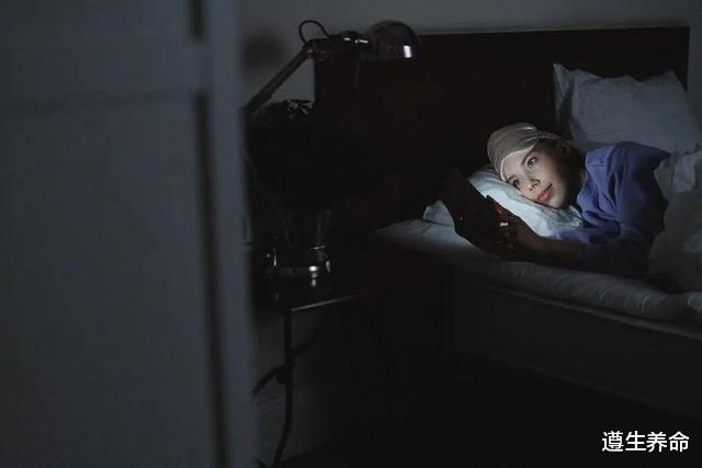 熬夜|“上瘾性”行为，正在毁掉成年人