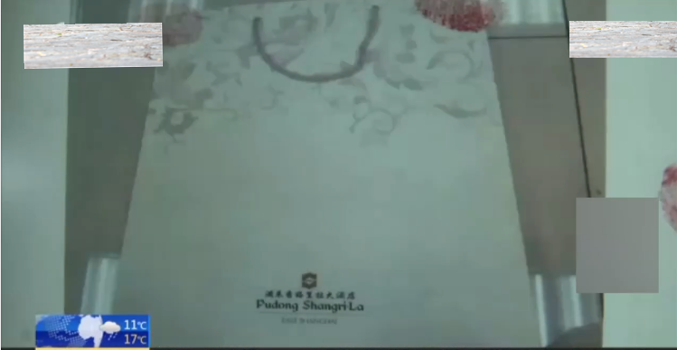 霸王餐|上海一男子求职失败，混进别家公司年会吃霸王餐，还顺走一瓶茅台