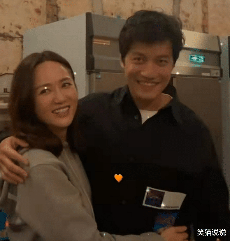 顶楼|陈乔恩为艾伦庆生，紧搂男友好恩爱，满脸笑容好甜蜜！