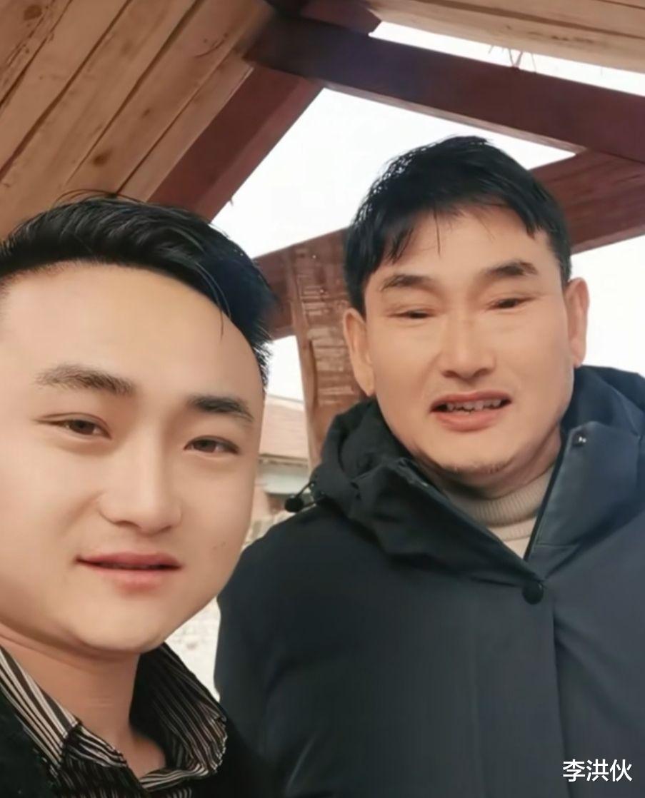 粉色|朱单伟考驾照享VIP待遇，教练亲自开车接人，吃的是餐馆标配大餐