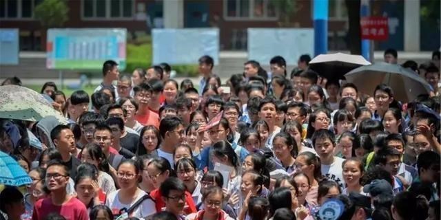 考试|考场座位是否真有好坏之分？老师：座位好坏决定你高考几分？
