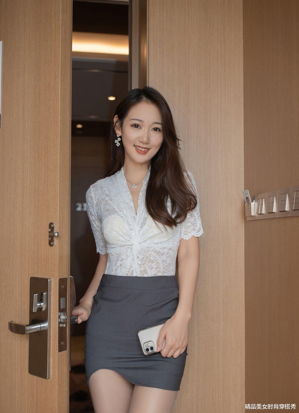 西装|适合年轻女孩穿的职场look,简约时尚的西装裙干练优雅充满魅力