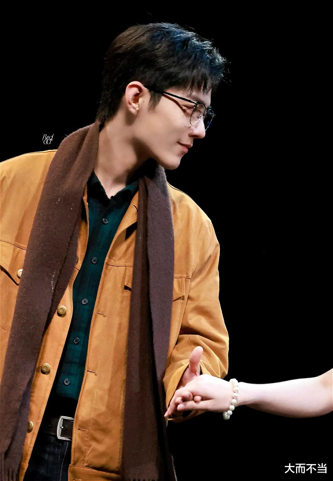 成都|肖战现身成都引轰动，保安感慨：自刘德华周润发之后未曾有过