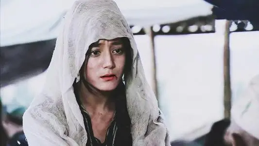 迪丽热巴|“顶流水后”迪丽热巴：靠杨幂力捧跻身顶流，今狂接代言吸金37亿