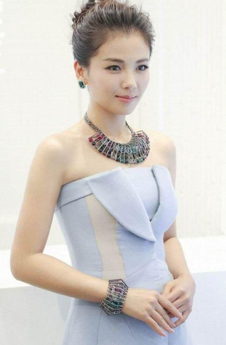 宁毅|41岁刘涛被王自健当众公主抱，手上动作成亮点，细节见人品