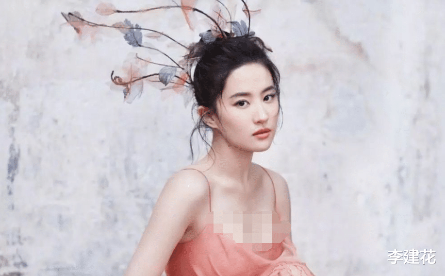 刘亦菲|34岁的刘亦菲，干爹20年用钱铺出的明星路，失去干爹该何去何从