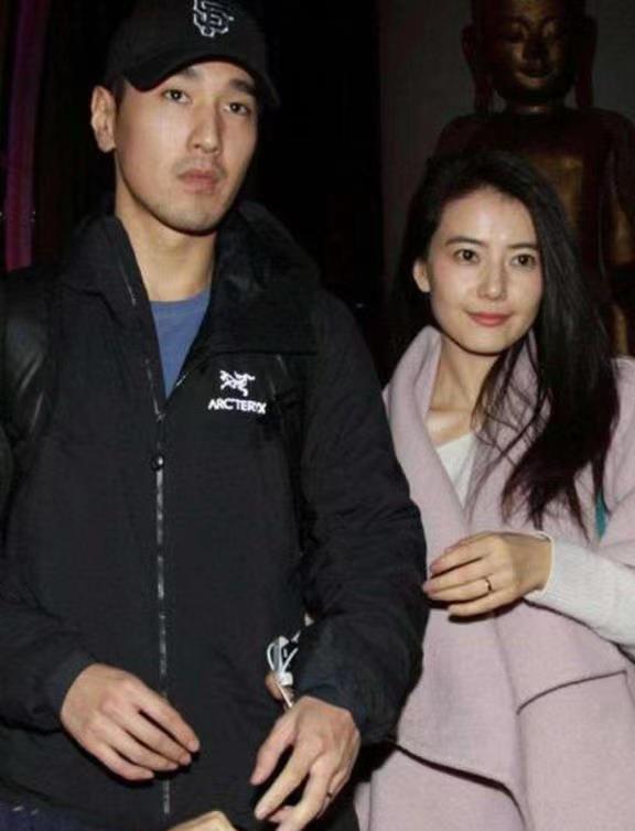 高圆圆|高圆圆已经42岁高龄又怀孕了，婚前四段情史，婚后被公公调教