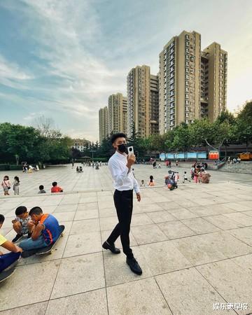 黄子韬|黄子韬发狠运动「手臂壮一大圈」！穿背心爆肌 粉丝惊：过于猛