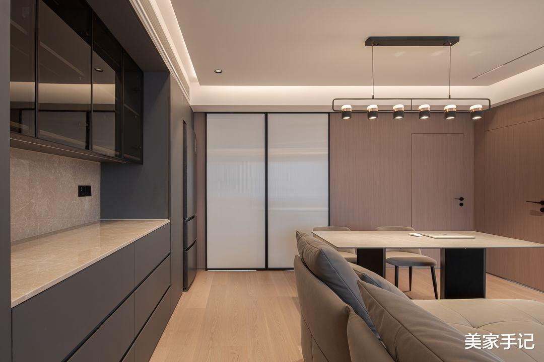 |这对夫妻太有远见，坚持摒弃阳台，电视墙打满柜子，场面实用大气