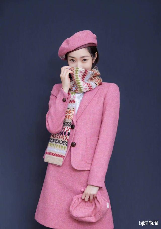 bj时尚周 宋轶?穿这?一身粉色look，也太可爱了吧，有点少女风很萌