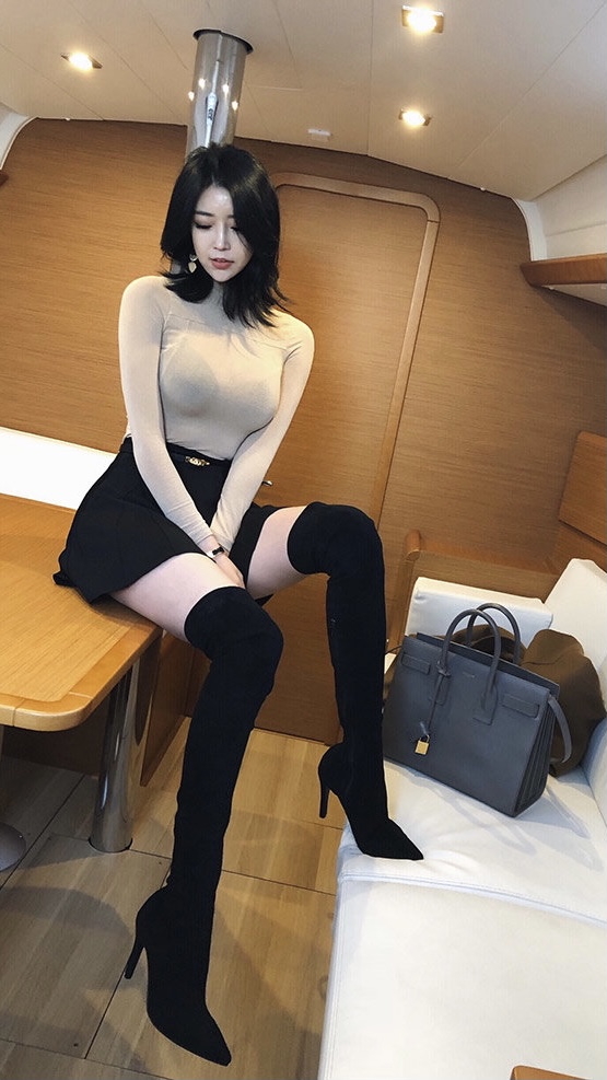 小姐姐|身材很好的长腿小姐姐，爱了爱了！