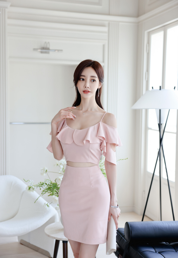 心壹穿搭|女神孙允珠时尚搭配：露水樱桃馨甜晚礼带包臀裙