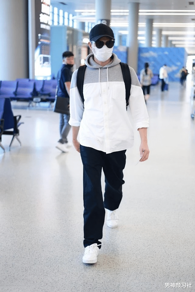 张智霖|减龄≠穿和自己格格不入的衣服，张智霖的穿衣日常学习下