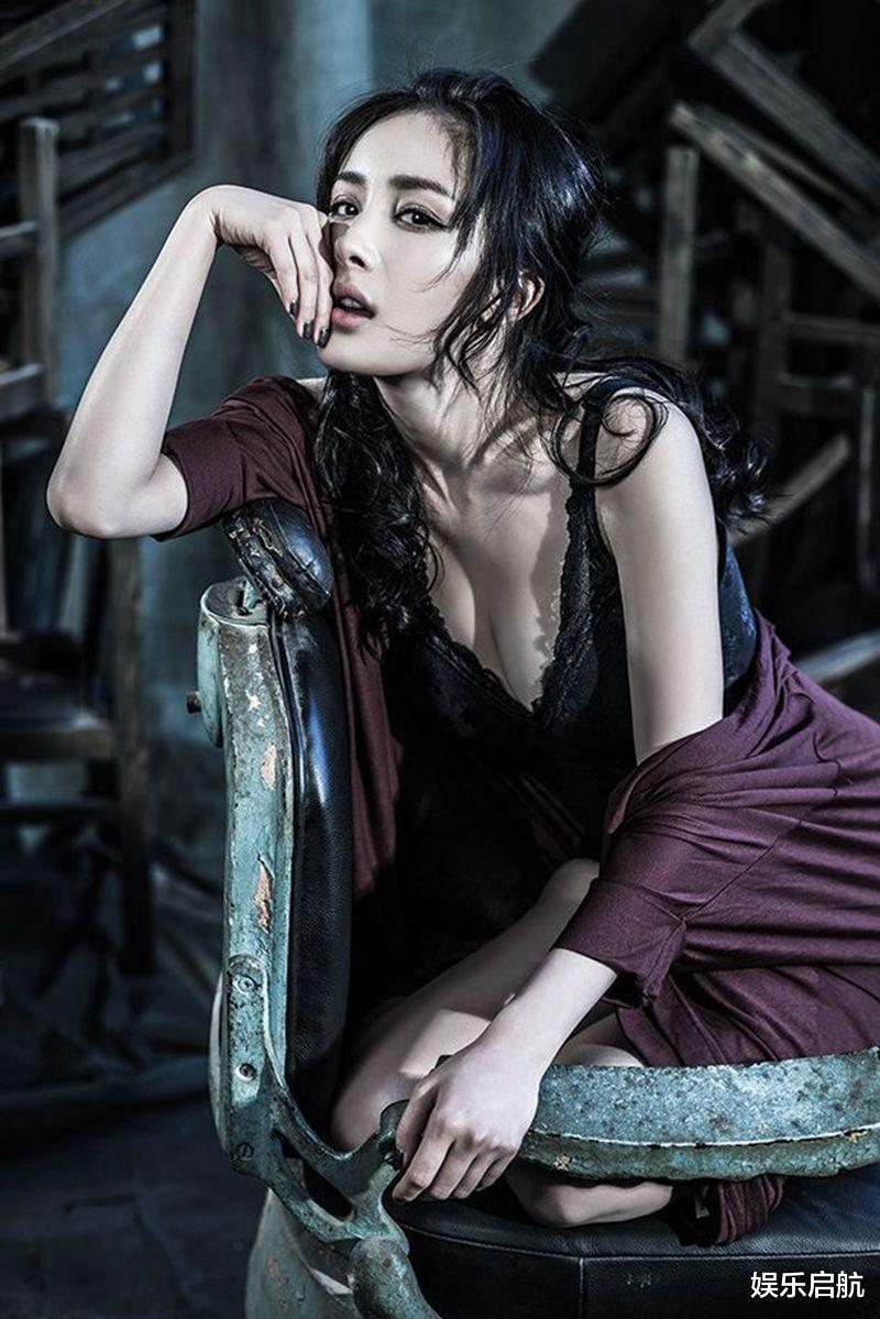 吻戏|电梯里接吻的别样体验杨幂，迪丽热巴，杨颖，金晨的吻戏都好刺激