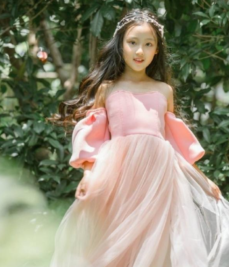 TFBOYS|还记得被TFBOYS宠爱的女孩吗？今10岁气质大变，小女神诞生了