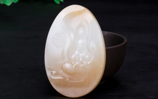 |年轻人为何越来越喜欢收藏和田玉？不仅收藏价值高，规模更大