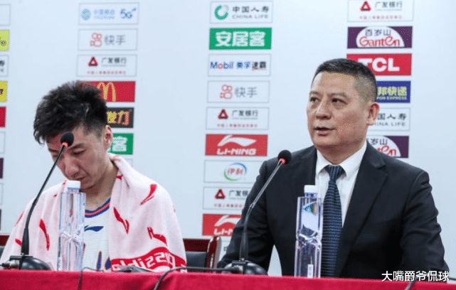 四川男籃|四川男籃主帥頻遭質(zhì)疑，可他從不辯解，一句話讓所有人動(dòng)容