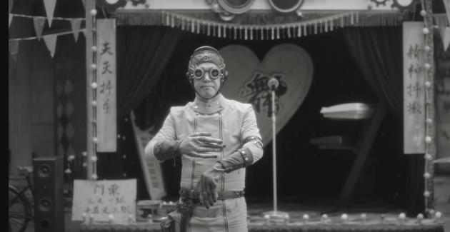 明星|梁龙另类电影作品引发辩论，观众呛声影评人：故作高深