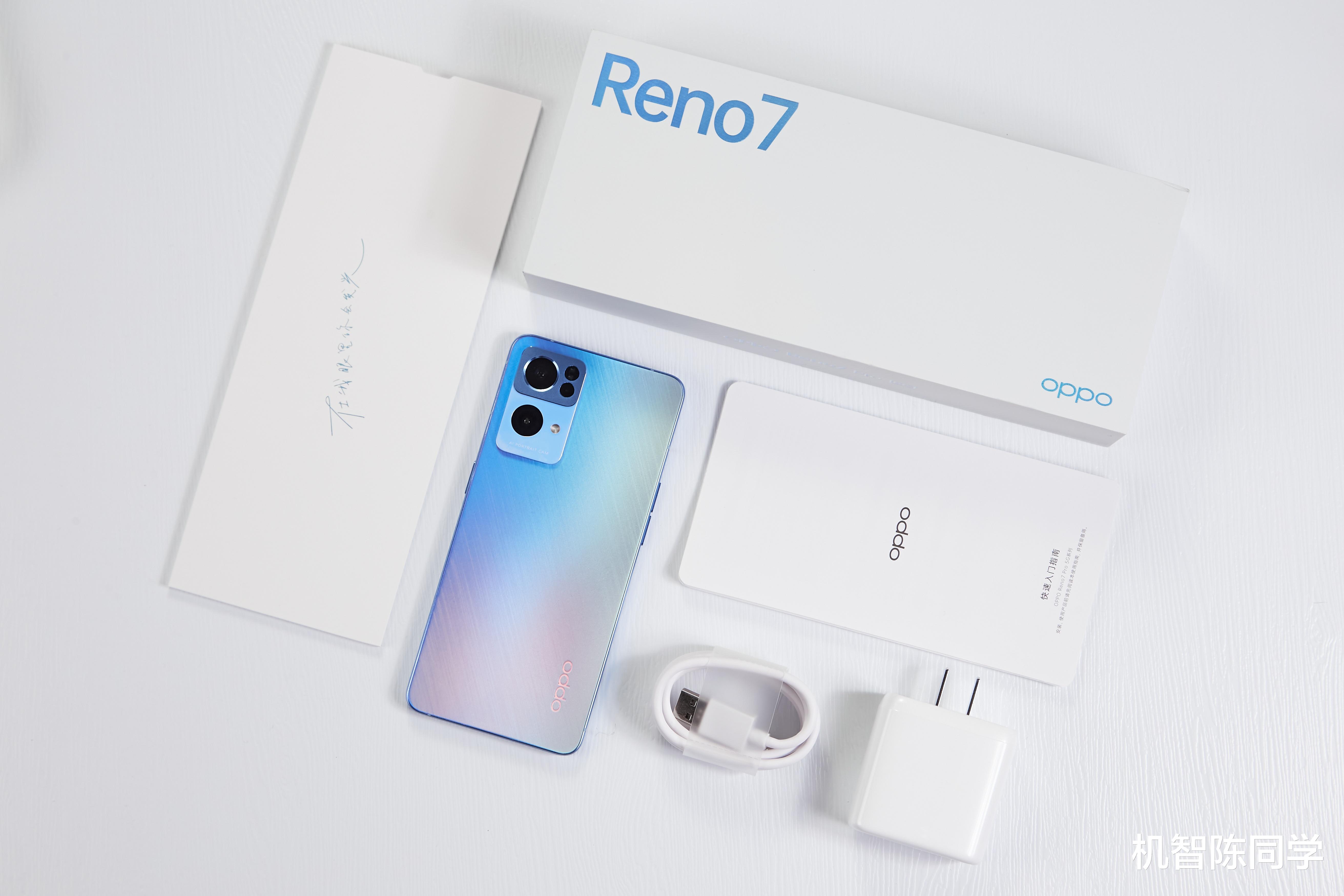 oppo reno|Reno7 Pro上手:不硌手的直角边设计+影像大升级,体验太加分