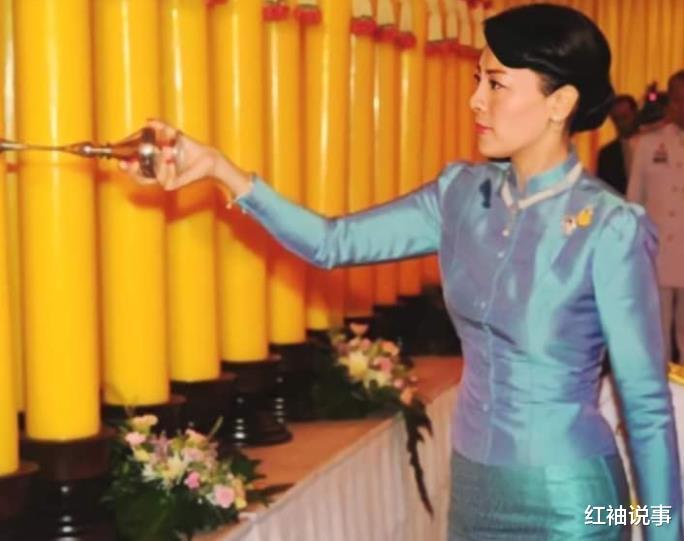 西拉米|泰王00后新宠美绝了，身穿奥黛礼服仙气飘飘，颜值碾压西拉米