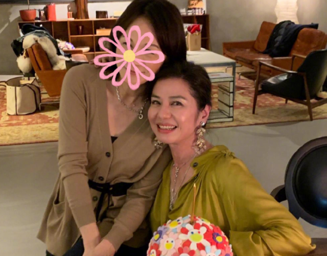 skp|走进钟楚红在香港的家，四周环境清幽静谧，仿佛生活在原始森林