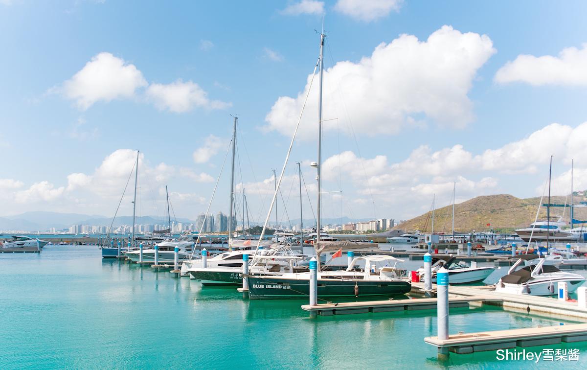 厦门 我国唯一级别高于本省省会的地级市，人均GDP省内第一，全国闻名