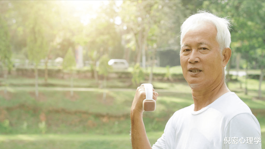 倪密心理学|69岁大爷:给孙子5万被外孙说偏心,他不跟我姓,怎能怪我偏心? ?