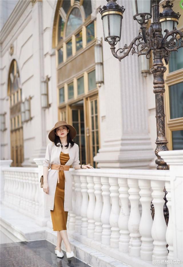 时尚搭配师瓜瓜|今年穿风衣，别再配马丁靴了！建议试试这3双鞋，显高时髦还高级